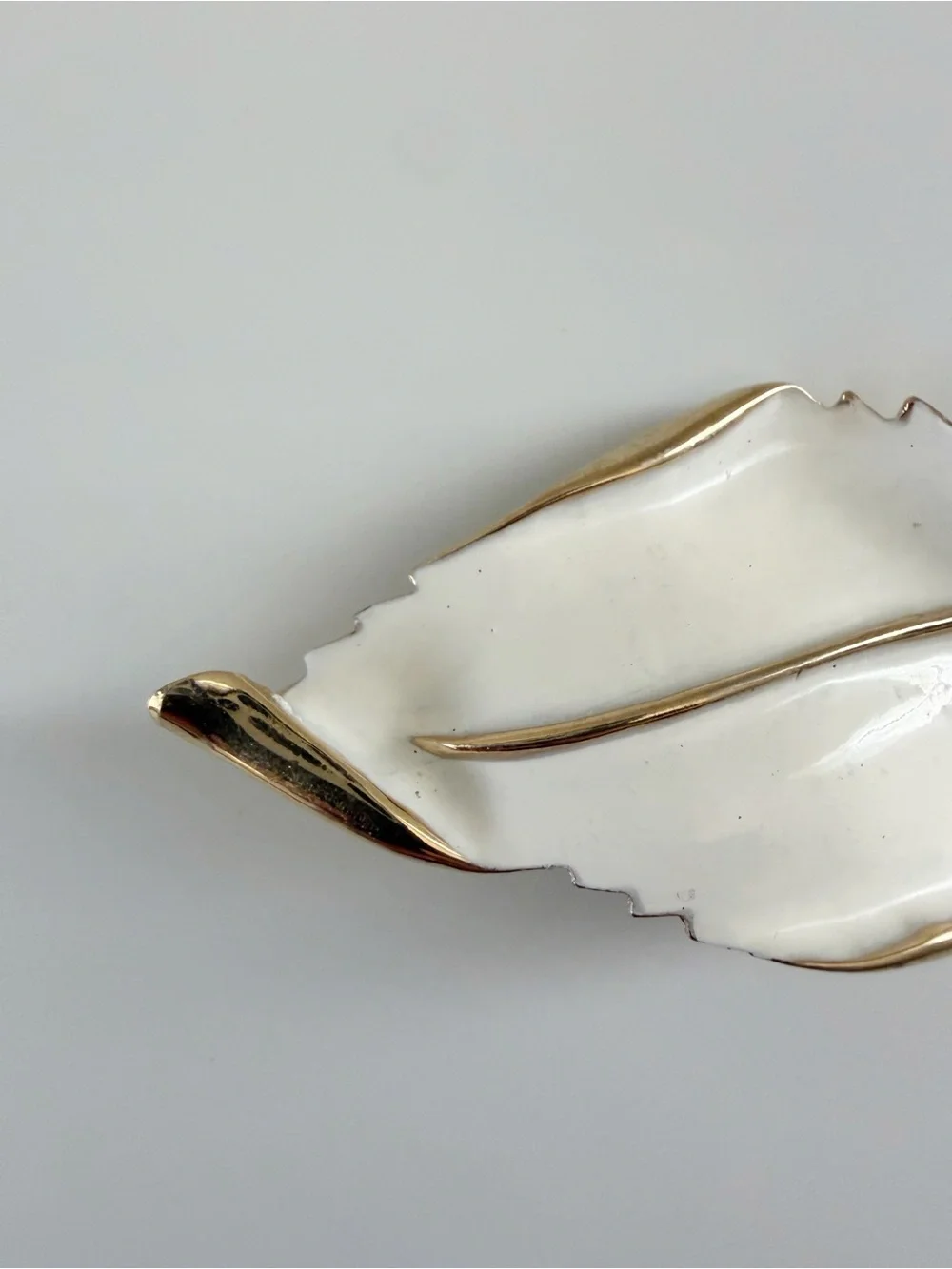 N/A brooch made wear